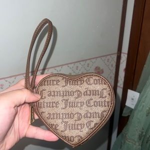 🌺 Juicy Couture Heart Wristlet